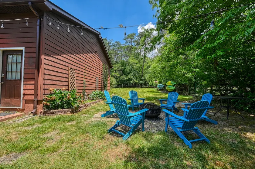Dog-Friendly Lake Home w/ Large Fenced Yard - Image 1