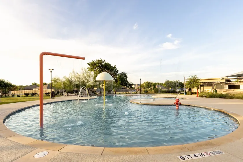 4br Pool + Fire Pit | Superhost | Barr Mansion - Image 1