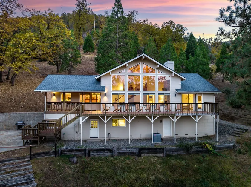 5 Kings · Yosemite Cabin · Game Room · Views · EV - Image 1
