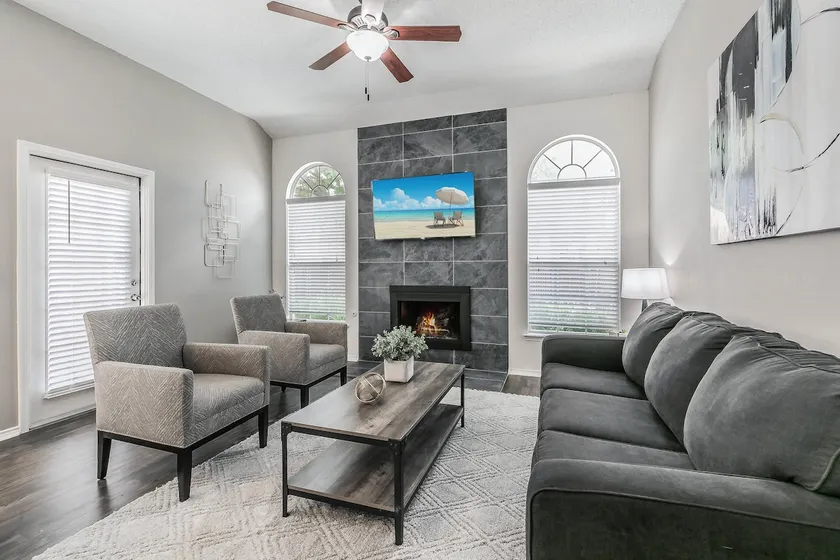 Cozy and Comfy Frisco Home - Image 1