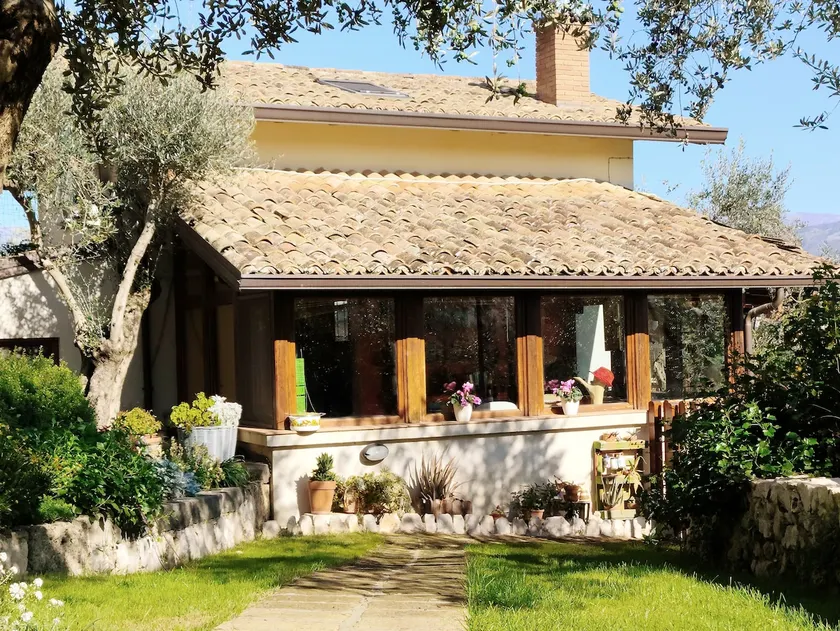 ”La Casetta” independent, with ample green space. - Image 1