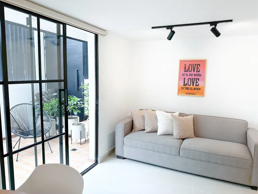 Near Top Attractions Cozy Spot w/ Patio AC & WiFi - Image 1