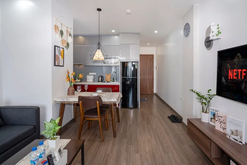 1 Bedroom • Westlake • Natural Light • Bathtub - Image 1