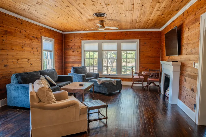 Blue Oak Haven - Image 1