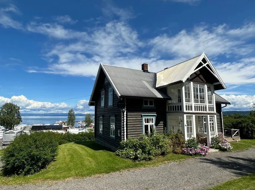 Captain's residence at Mjøsa (Totenvika) - Image 1