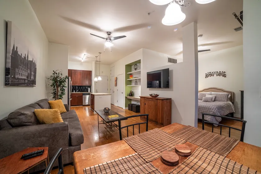 Quaint Studio in First Ward - Image 1