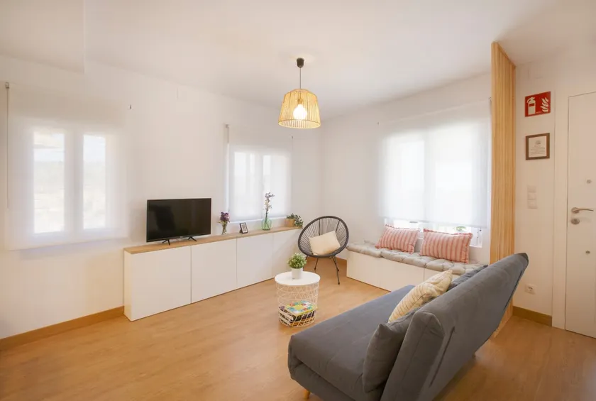Apartment with beautiful views and garage - Image 1