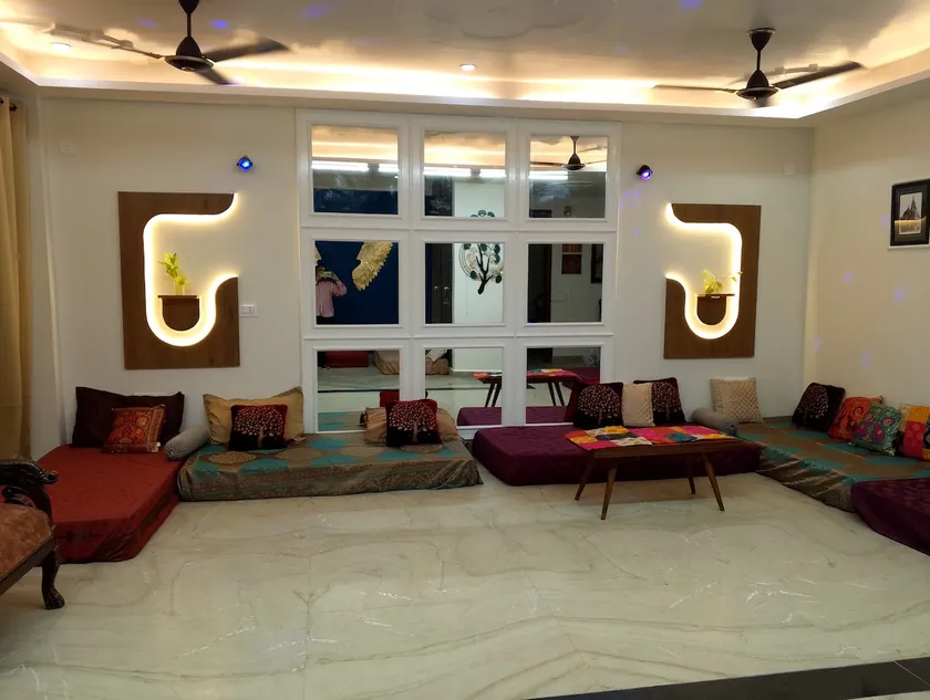 ParadiseHome | Luxury 3BHK + Grand Lounge | Elevator - Image 1