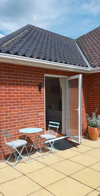 Conifers: Annexe with own entrance and patio - Image 1