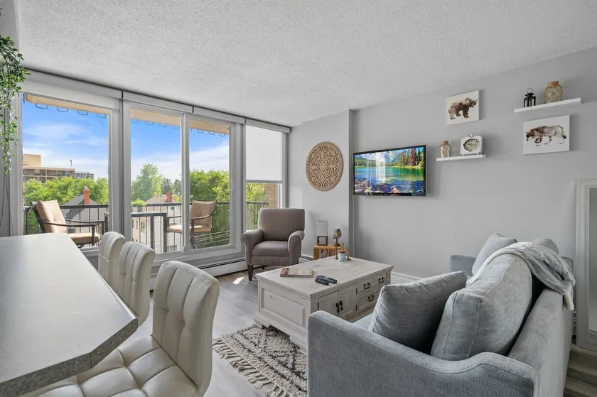 Nearby Saddledome | AC | Parking Central DT Condo - Image 1