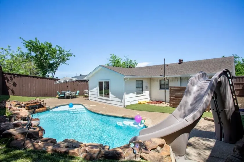 West Dallas Pool House - Image 1