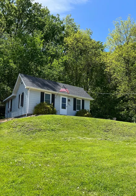 Cabin on the Cliff - Image 1
