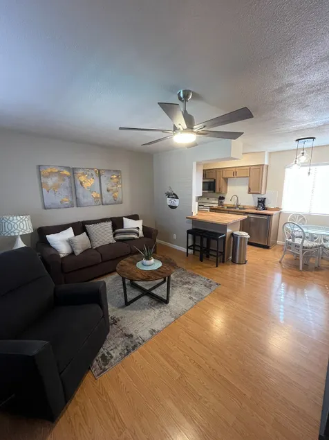 Cute Condo in Hidden Palms - Image 1