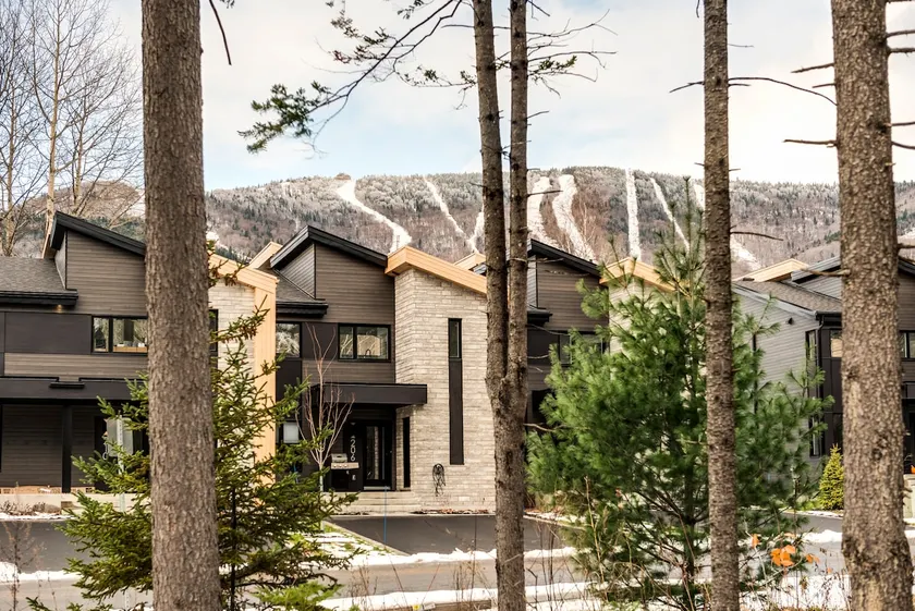 Unit 206 ski-in/ski-out - 4 bedrooms chalet for 12 people - Image 1