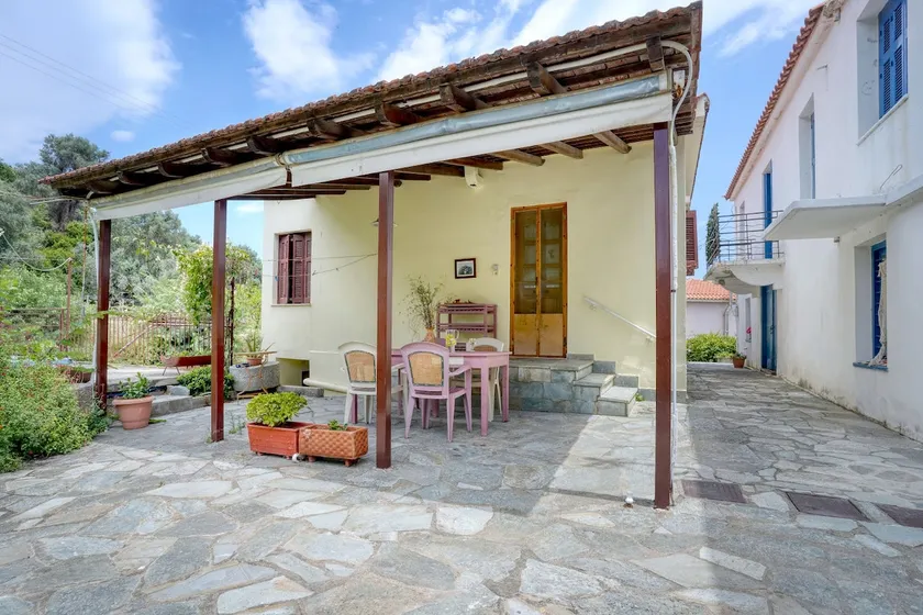 Cottage near the sea - Image 1