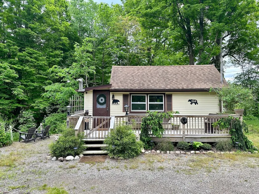 Escape to a Streamside Cabin in the Catskills - Image 1