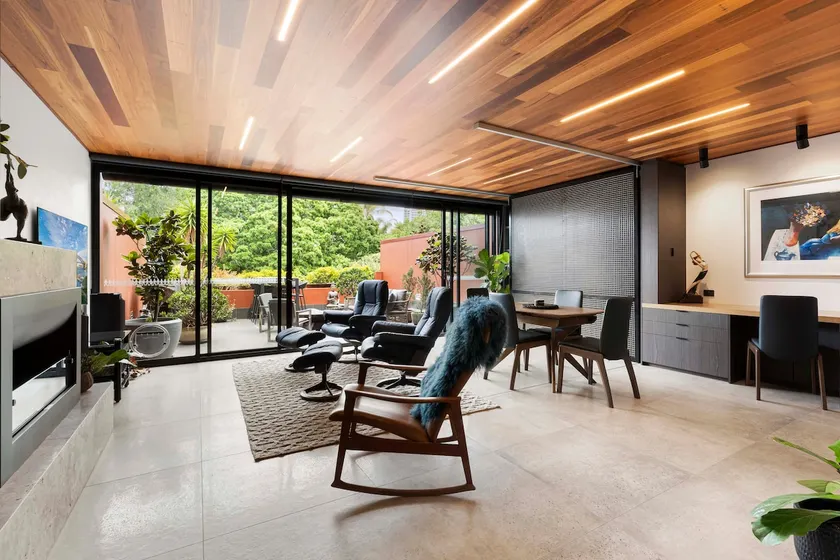 Treetops, King Bed, Car Space - Image 1