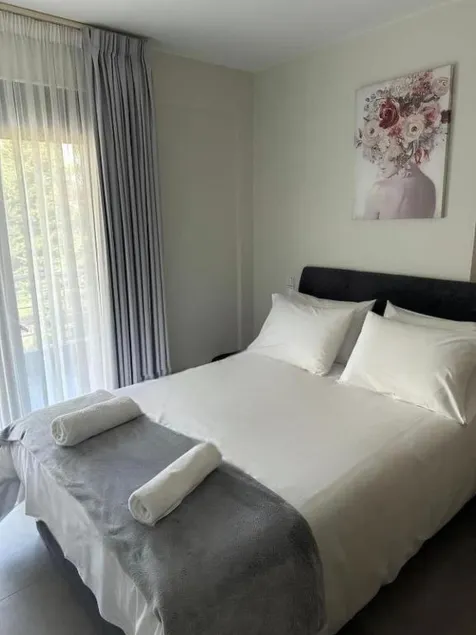 Poly s home - Image 1