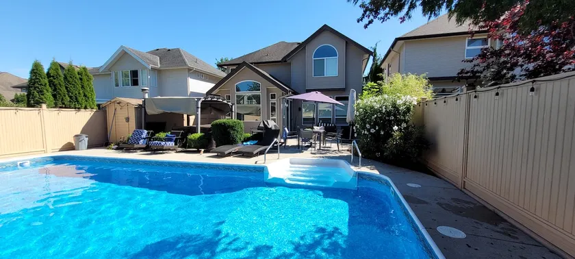 Metropolitan Dream Stay with Saltwater Pool and Hot Tub - Image 1