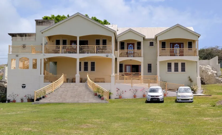 3 bed 2 bath Apt | Clean | Quiet | Gated | Private - Image 1