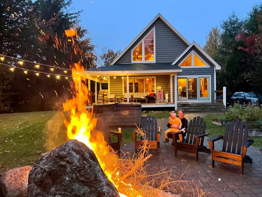 Ideal Maine Mountain Getaway | Sleeps 15 | Hot Tub - Image 1