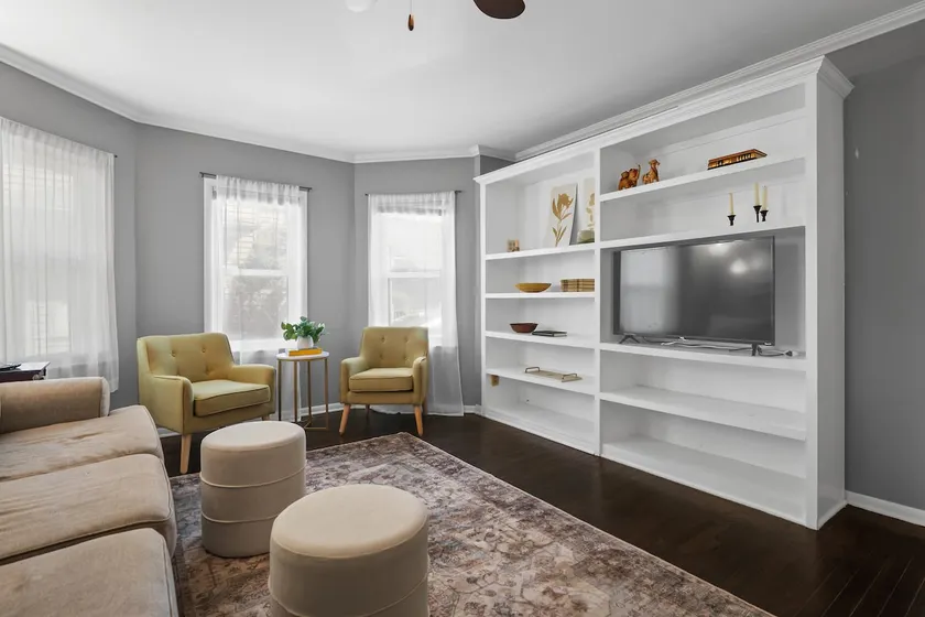 Artistic apt with pool near downtown - Image 1
