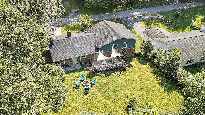 6 miles to Asheville-Fenced yard-EV charger-Grill - Image 1