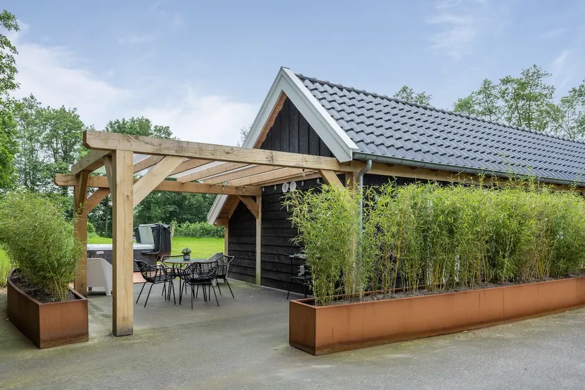 Luxury tiny house in Frisian nature with Jacuzzi - Image 1