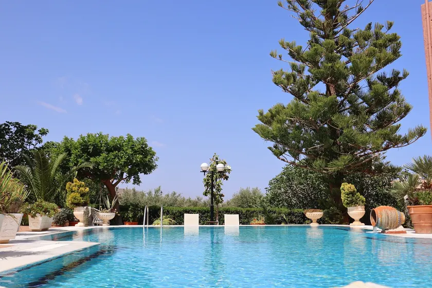 Walk to Beach | Pool, BBQ & Garden | Quiet Views - Image 1