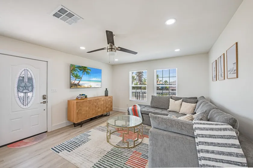 Renovated Modern Surf Bungalow - Image 1