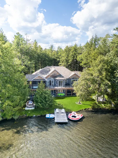 Luxury 5000sqft+ Waterfront Cottage: Sauna Hot Tub - Image 1
