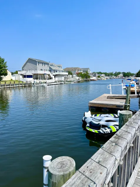 Cozy Waterfront Cottage-Hot Tub-Pets Welcome - Image 1