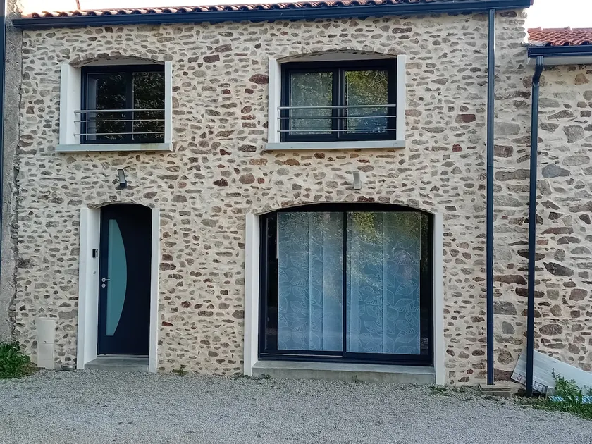 Warm accommodation on the outskirts of Nantes. - Image 1