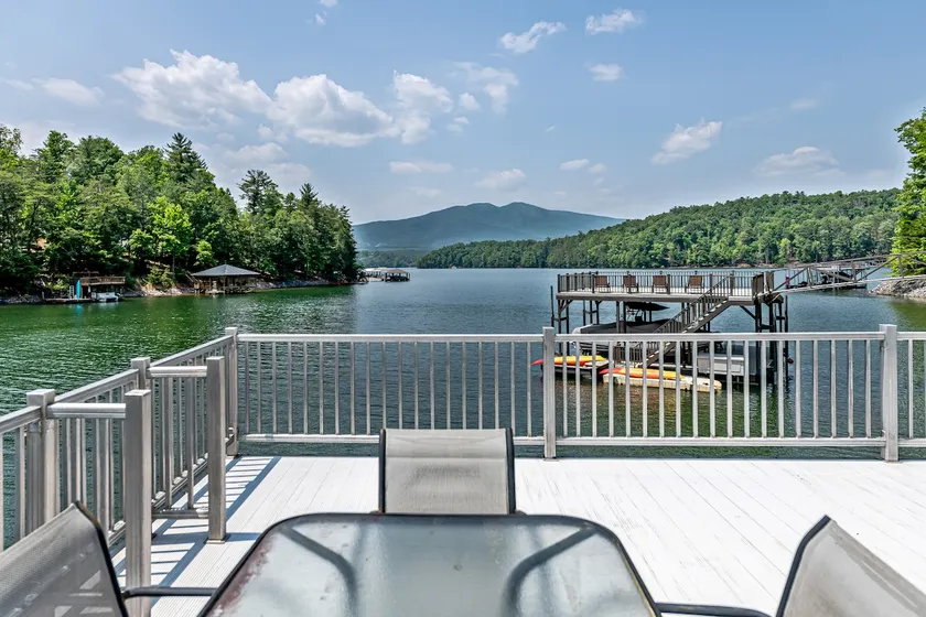 4BR 3.5 BA Lakefront Mountain Getaway - Image 1