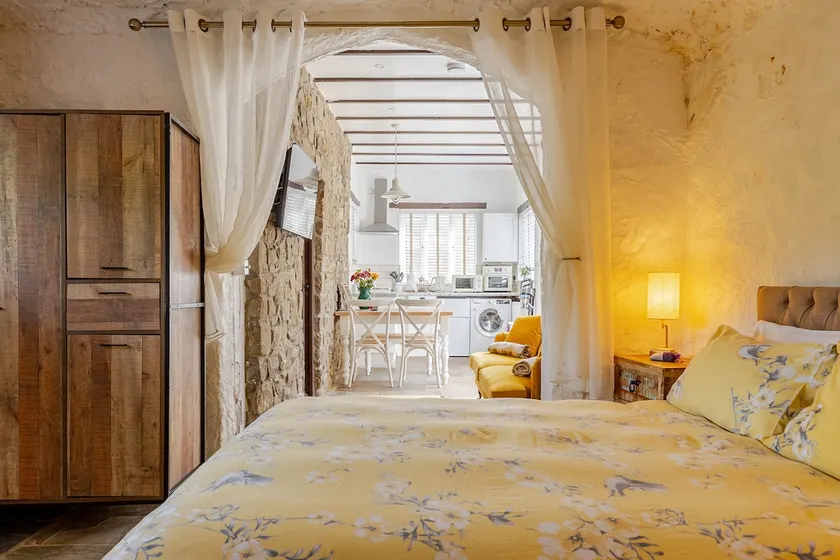 Olli's Cottage-Terrace & Jacuzzi optional - Image 1