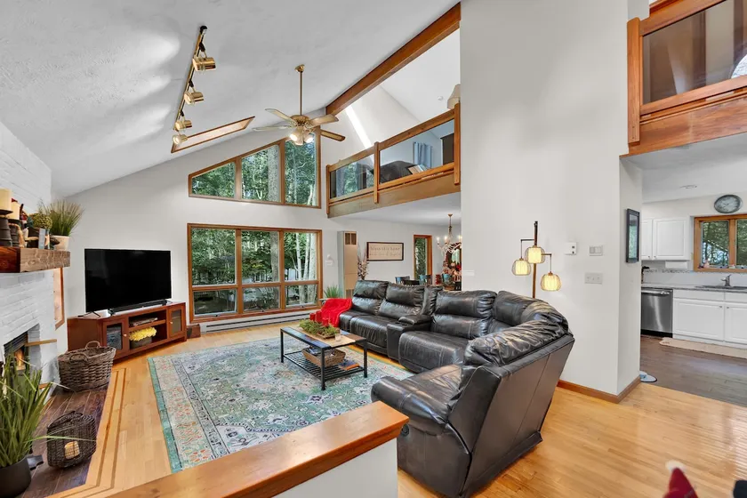 Poconos Lake House: Fire Pit, Kayaks, Pool Access! - Image 1