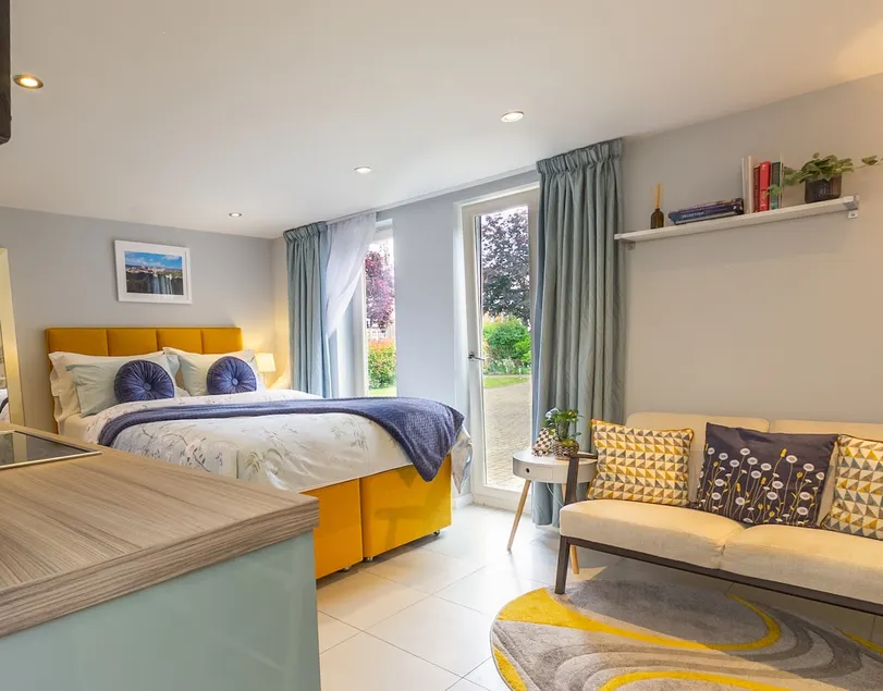 Stylish Studio-Walk to Windsor/Eton/Thames with Car Park - Image 1
