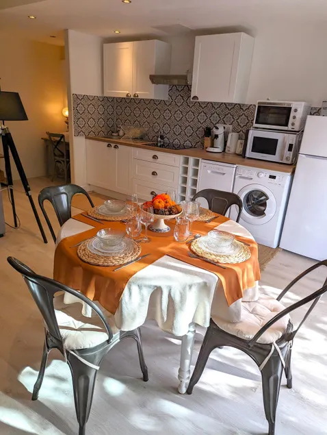 ”Le Clos de la Reine”, autumn in the Loire Valley - Image 1