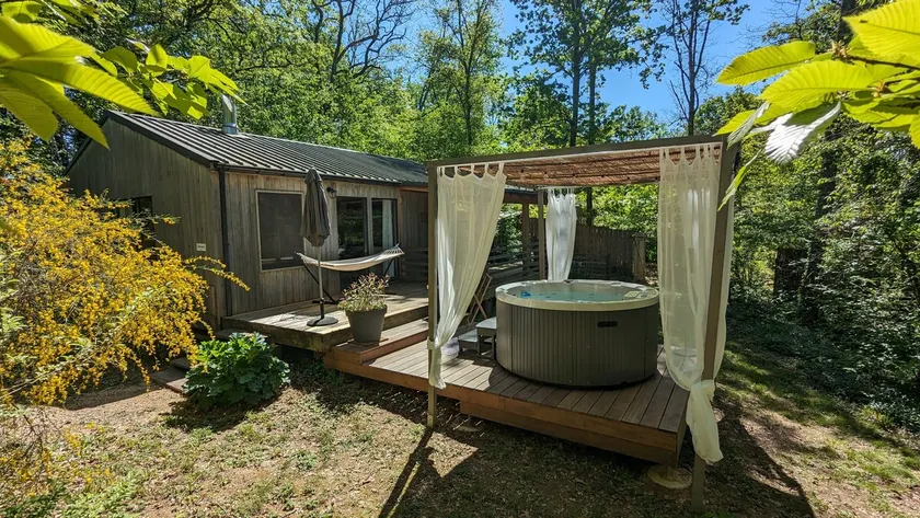 Superior Lodge with Hot Tub for 4 people - Image 1