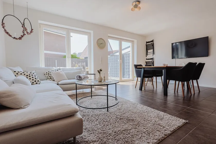 Central. Stylish. Toni House with plenty of space! - Image 1