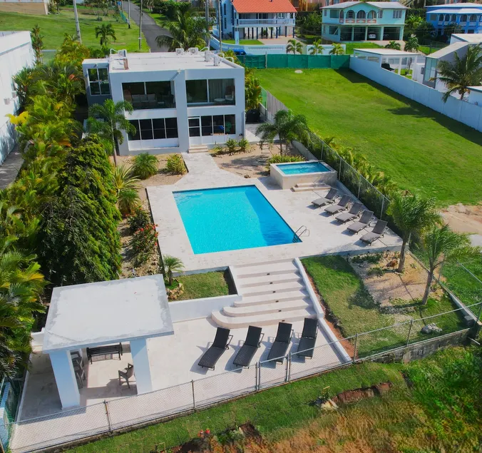 Oceanfront/pool/hot tub/spiral steps/viewing patio - Image 1