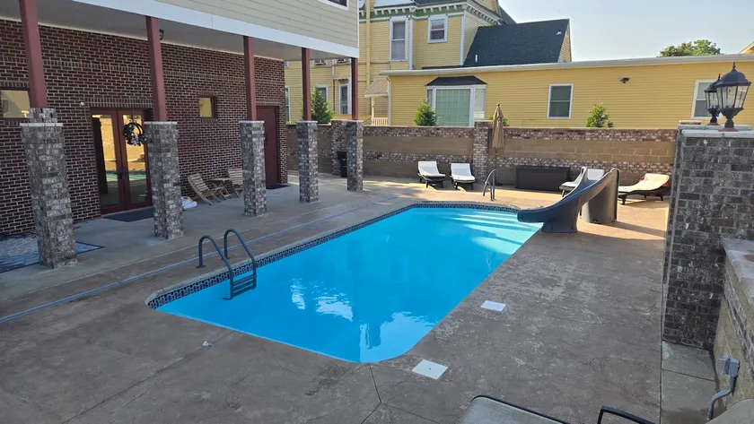 Paducah's Hotel California - Image 1