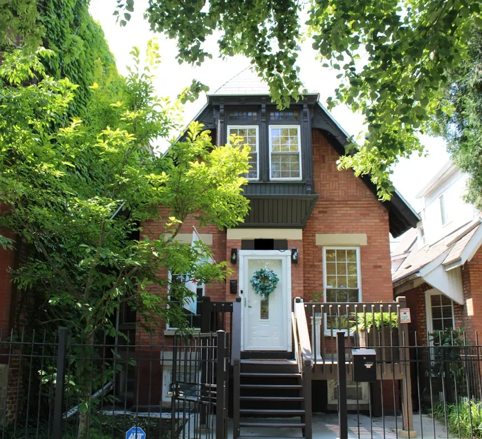Claremont Cottage Tri-Taylor/UIC/UnitedCenter - Image 1