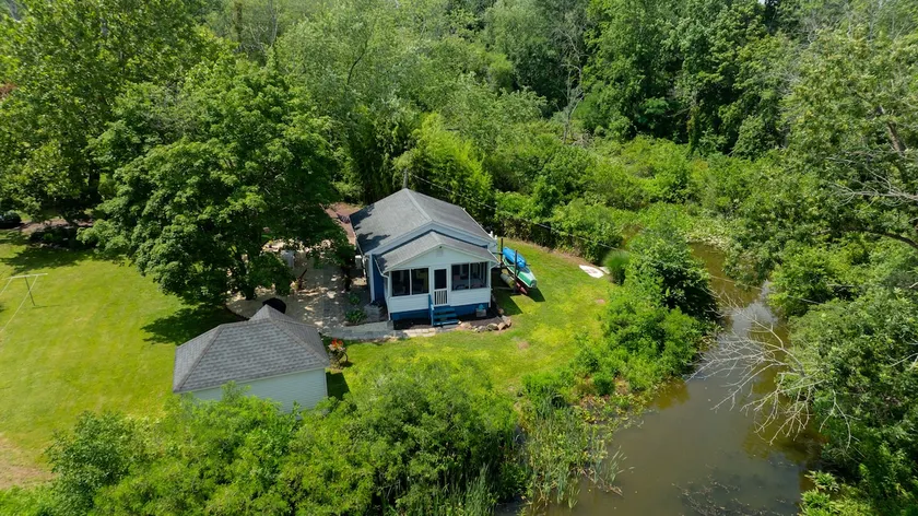 Charlestown Cottage at Cattail Bend - Image 1