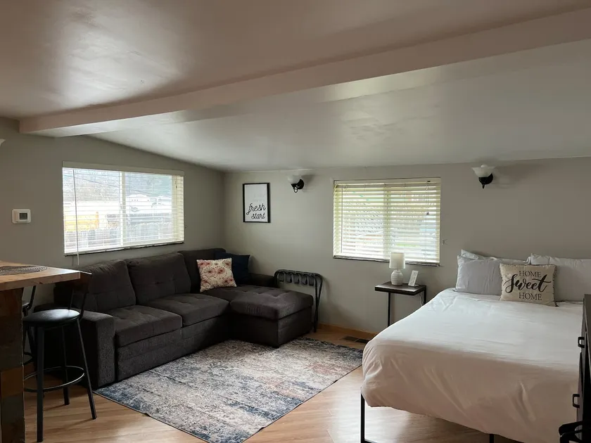 Quaint Downtown Studio (4 blocks off Main) - Image 1