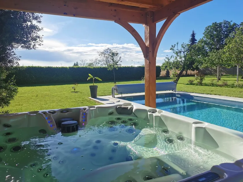 Estate • Private Hot Tub & Heated Pool • Bergerac - Image 1