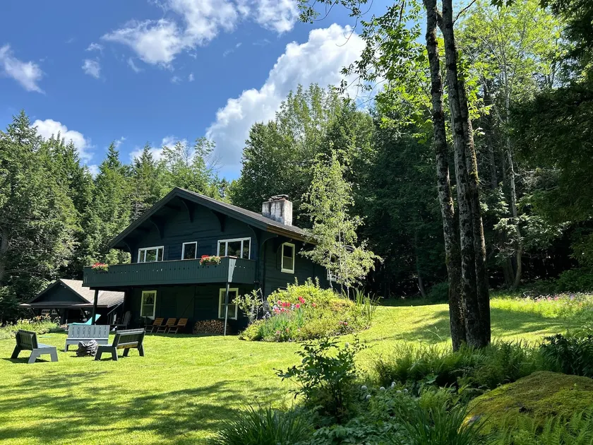 Cedar Chalet: Cozy, Updated, And Secluded - Image 1