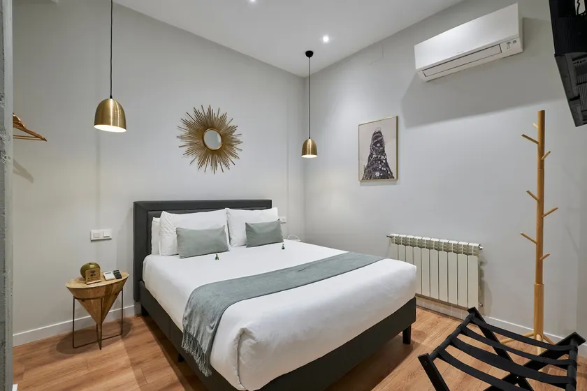 Bright modern studio • Downtown Madrid - Image 1