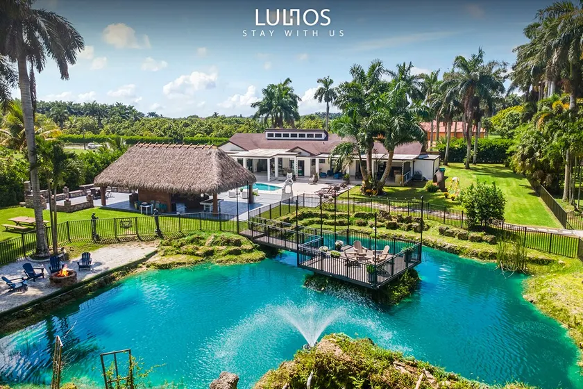 Exclusive Family Ranch: Lake Access, Courts & Pool - Image 1