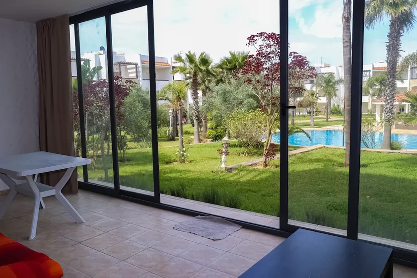 Poolside summer house - Image 1